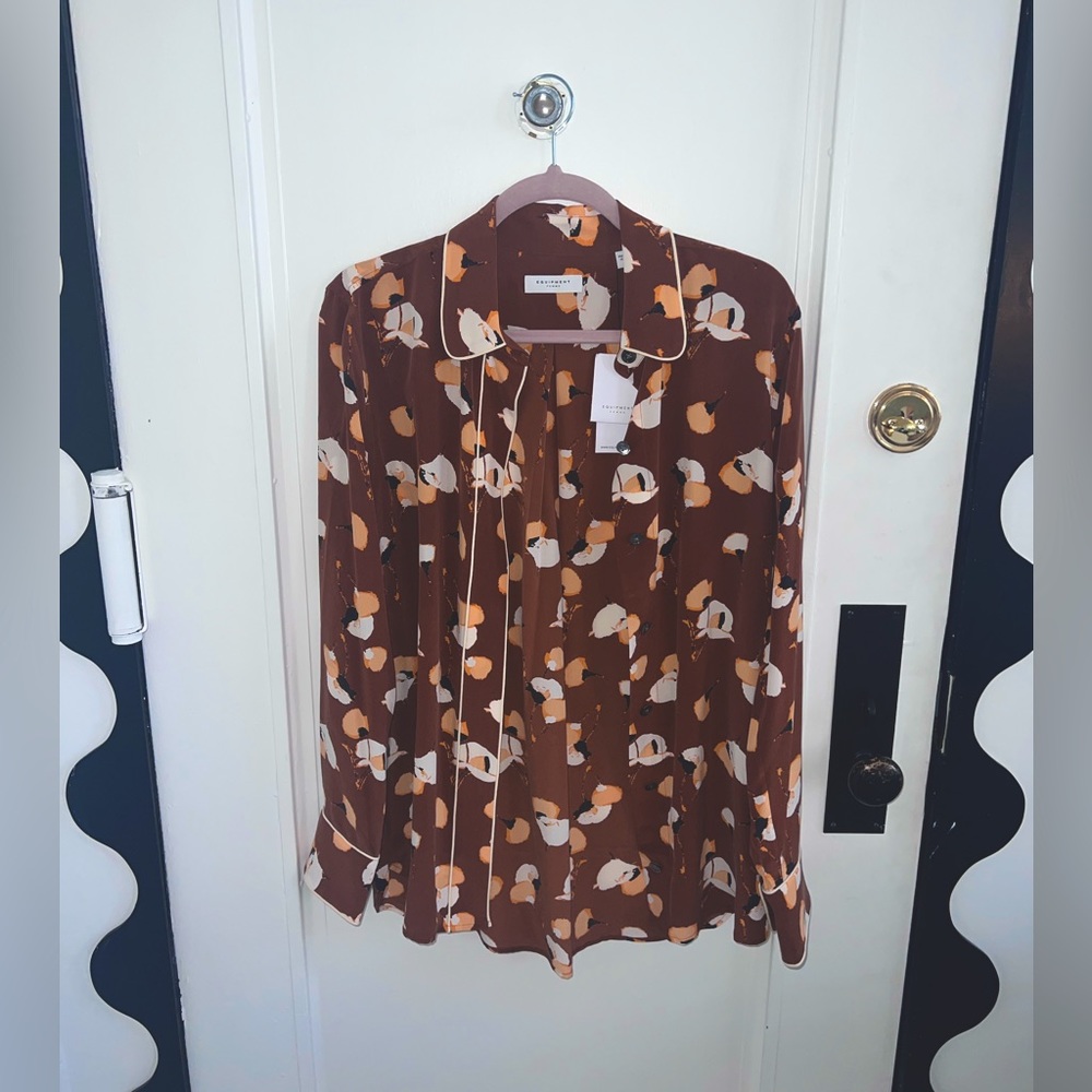 🏷️ 🤎 👚 NWT Equipment Brown Printed Button Up Sz MEDIUM